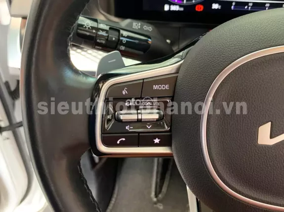 Kia Carnival 2.2D Signature 2021 - Xe màu trắng cực mới, biển thành phố, chạy lướt hơn 2 vạn km, trang bị full option