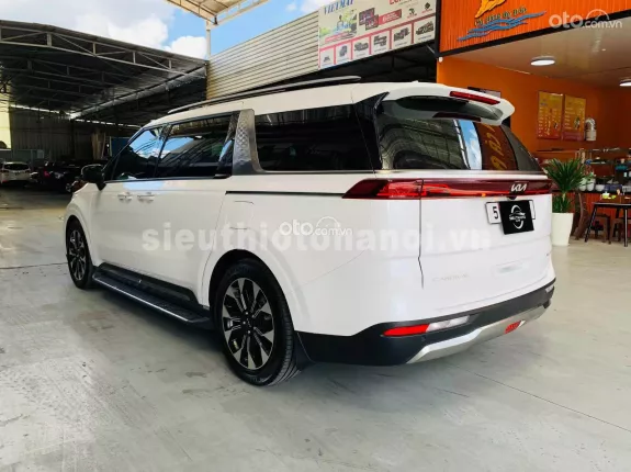 Kia Carnival 2.2D Signature 2021 - Xe màu trắng cực mới, biển thành phố, chạy lướt hơn 2 vạn km, trang bị full option