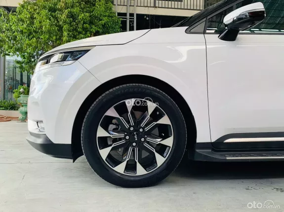 Kia Carnival 2.2D Signature 2021 - Dầu cao cấp, logo, nội thất mới, chạy đúng 25.000km, hỗ trợ góp