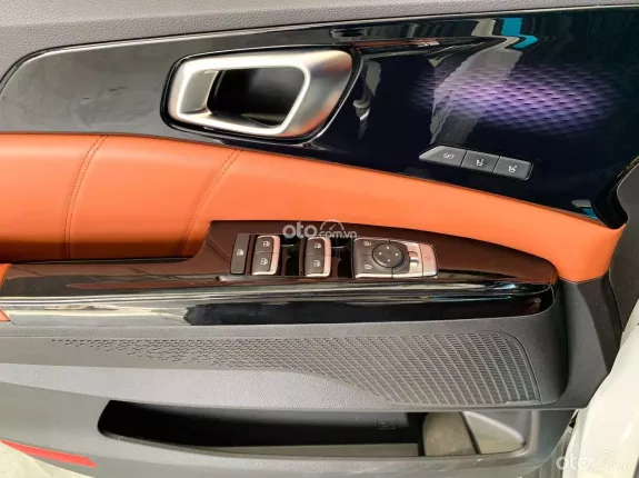 Kia Carnival 2.2D Signature 2021 - Dầu cao cấp, logo, nội thất mới, chạy đúng 25.000km, hỗ trợ góp