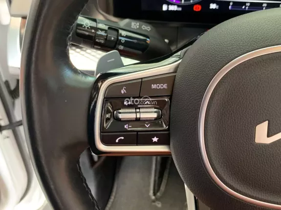 Kia Carnival 2.2D Signature 2021 - Dầu cao cấp, logo, nội thất mới, chạy đúng 25.000km, hỗ trợ góp