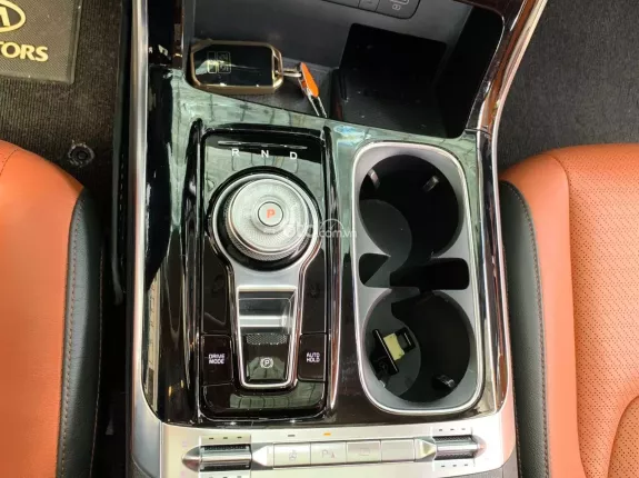 Kia Carnival 2.2D Signature 2021 - Dầu cao cấp, logo, nội thất mới, chạy đúng 25.000km, hỗ trợ góp