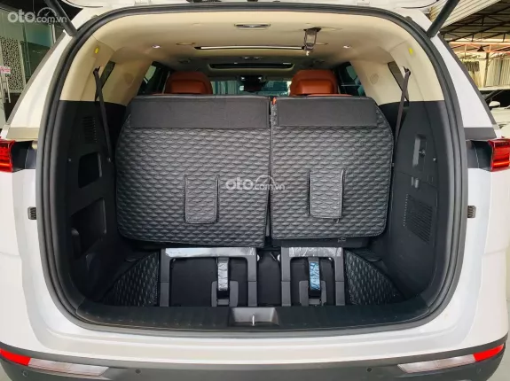 Kia Carnival 2.2D Signature 2021 - Dầu cao cấp, logo, nội thất mới, chạy đúng 25.000km, hỗ trợ góp