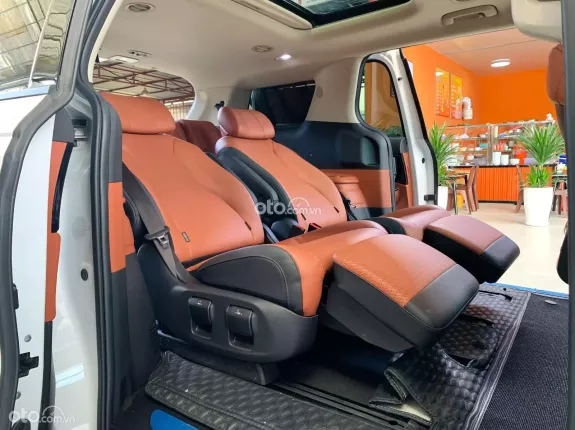 Kia Carnival 2.2D Signature 2021 - Dầu cao cấp, logo, nội thất mới, chạy đúng 25.000km, hỗ trợ góp
