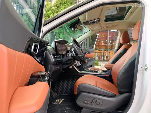 Kia Carnival 2.2D Signature 2021 - Dầu cao cấp, logo, nội thất mới, chạy đúng 25.000km, hỗ trợ góp