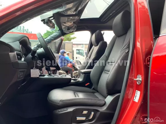 Mazda CX-8 Luxury 2022 - Xe màu đỏ pha lê cực mới, siêu lướt 8.000km, form mới có cửa sổ trời, biển thành phố