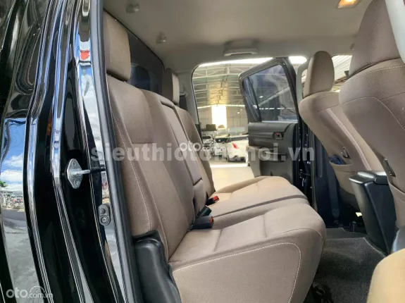 Toyota Hilux 2.4E 4×2 AT 2019 - Xe nhập Thái, máy dầu số tự động, zin nguyên bản, đã lên màn hình Android, nắp thùng