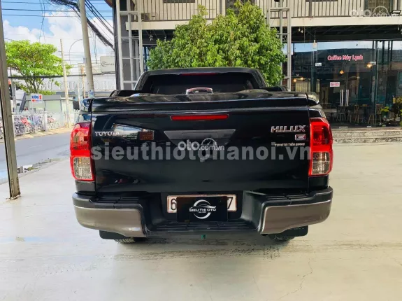 Toyota Hilux 2.4E 4×2 AT 2019 - Xe nhập Thái, máy dầu số tự động, zin nguyên bản, đã lên màn hình Android, nắp thùng