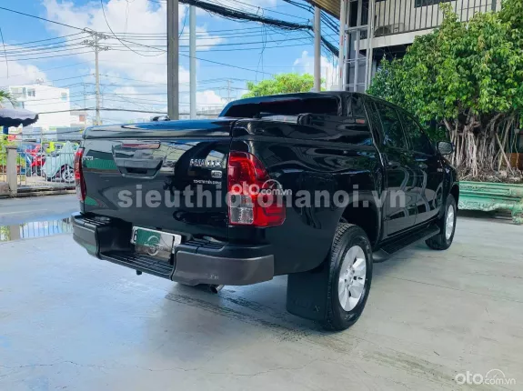 Toyota Hilux 2.4E 4×2 AT 2019 - Xe nhập Thái, máy dầu số tự động, zin nguyên bản, đã lên màn hình Android, nắp thùng