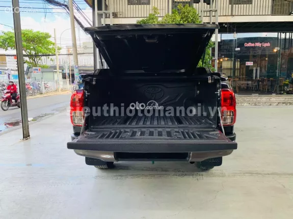 Toyota Hilux 2.4E 4×2 AT 2019 - Xe nhập Thái, máy dầu số tự động, zin nguyên bản, đã lên màn hình Android, nắp thùng