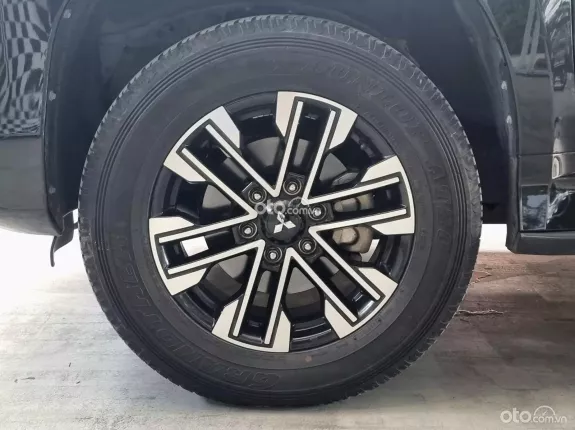 Mitsubishi Pajero Sport D 4x2 AT 2021 - Bản dầu 1 cầu số tự động, odo 56.000km, hỗ trợ góp