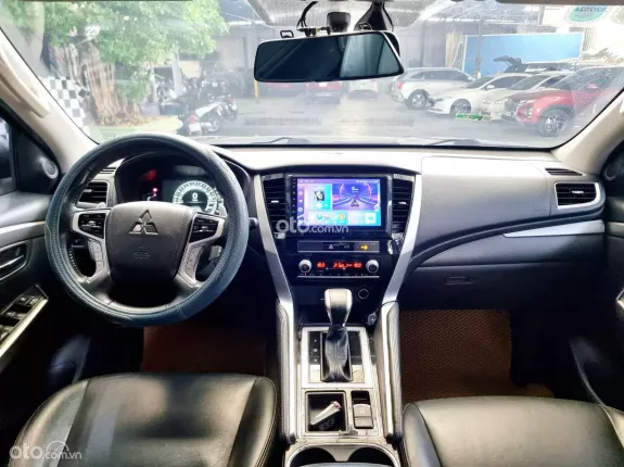 Mitsubishi Pajero Sport D 4x2 AT 2021 - Bản dầu 1 cầu số tự động, odo 56.000km, hỗ trợ góp
