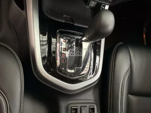Nissan Terra 2.5L E 2WD AT 2019 - Máy xăng số tự động, odo 5 vạn km, hỗ trợ góp