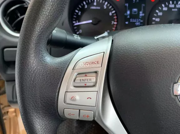 Nissan Terra 2.5L E 2WD AT 2019 - Máy xăng số tự động, odo 5 vạn km, hỗ trợ góp