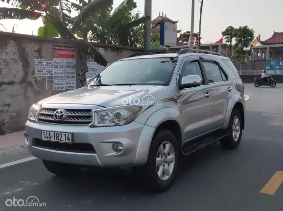 Toyota Fortuner 2.5G 4x2 MT 2010 - Giá chỉ 386 triệu