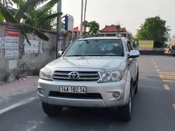 Toyota Fortuner 2.5G 4x2 MT 2010 - Giá chỉ 386 triệu