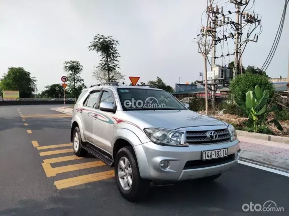 Toyota Fortuner 2.5G 4x2 MT 2010 - Giá chỉ 386 triệu