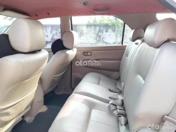 Toyota Fortuner 2.5G 4x2 MT 2010 - Giá chỉ 386 triệu