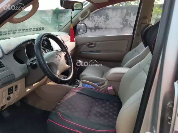 Toyota Fortuner 2.5G 4x2 MT 2010 - Giá chỉ 386 triệu