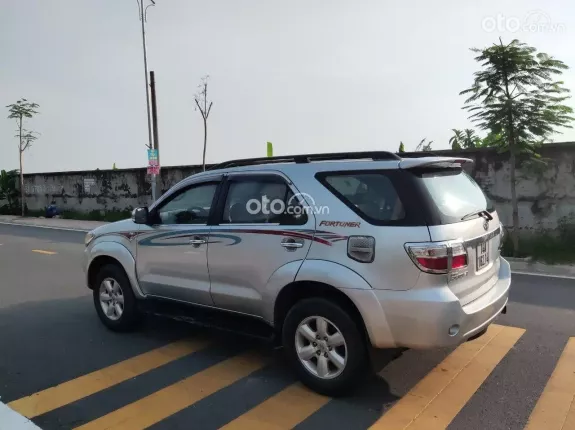 Toyota Fortuner 2.5G 4x2 MT 2010 - Giá chỉ 386 triệu