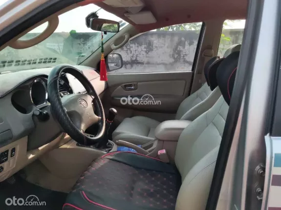 Toyota Fortuner 2.5G 4x2 MT 2010 - Giá chỉ 386 triệu