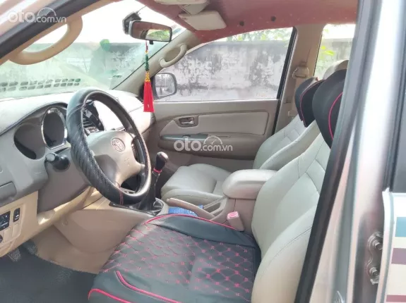 Toyota Fortuner 2.5G 4x2 MT 2010 - Giá chỉ 386 triệu