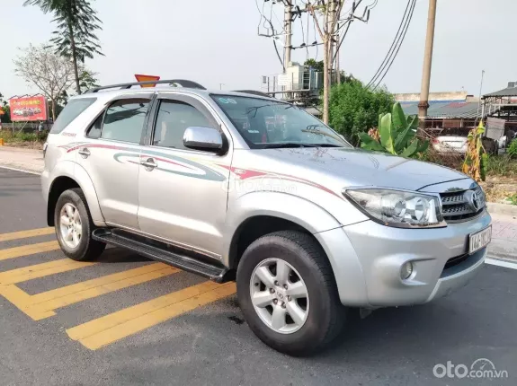 Toyota Fortuner 2.5G 4x2 MT 2010 - Giá chỉ 386 triệu