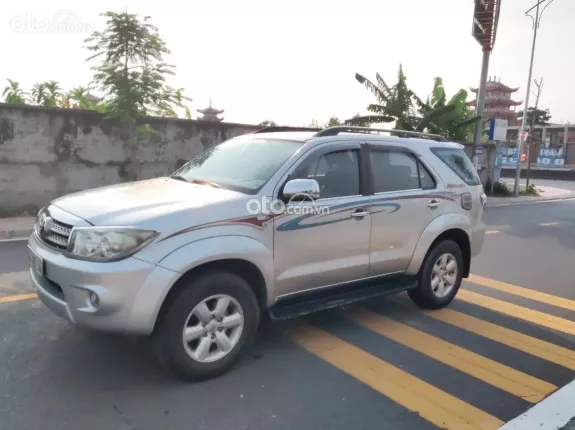 Toyota Fortuner 2.5G 4x2 MT 2010 - Giá chỉ 386 triệu