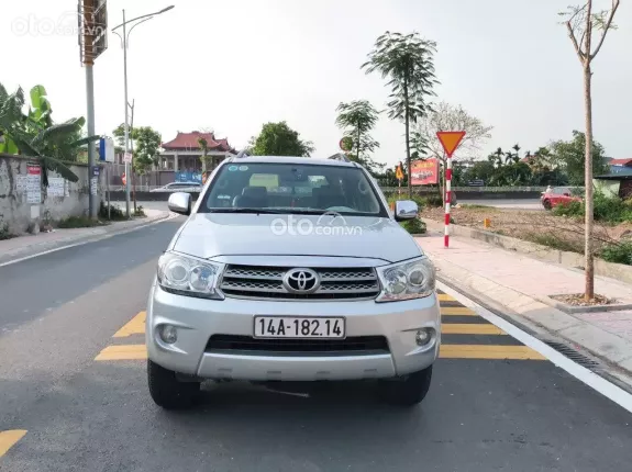 Toyota Fortuner 2.5G 4x2 MT 2010 - Giá chỉ 386 triệu