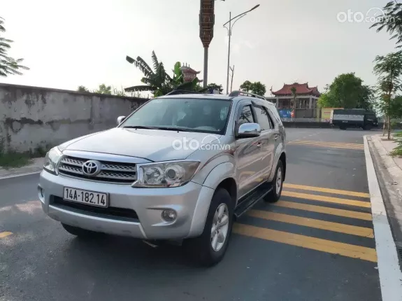 Toyota Fortuner 2.5G 4x2 MT 2010 - Giá chỉ 386 triệu