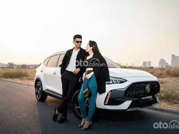 MG HS 2024 - Khuyến mại lên đến 100% lệ phí trước bạ, 2 năm bảo hiểm thân vỏ cùng gói phụ kiện chính hãng