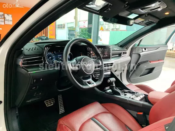 Kia K5 2.5 GT-Line 2024 - Xe màu trắng, cực mới, odo lướt chỉ 8.000km, hộp số 8 cấp xịn xò