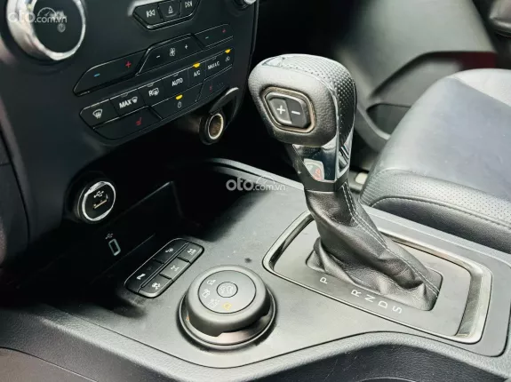 Ford Everest Titanium 2.0L AT 4WD 2019 - 👑 Ford Everest Titanium 2.0L AT 4x4 2019👑