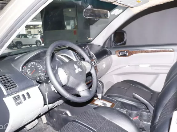 Mitsubishi Pajero Sport 2016 - Mitsubishi Pajero Sport 3.0 AT, 2WD Vàng 2016