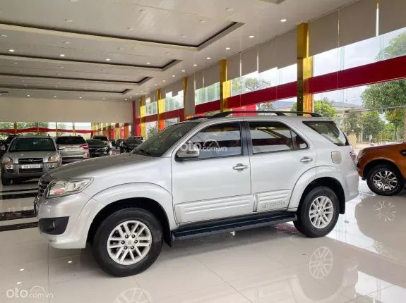 Toyota Fortuner 2.7 V 4X4 AT 2013 - SUV 7 chỗ cực đẹp, máy xăng cực khỏe, keo chỉ Zin tuyệt đối