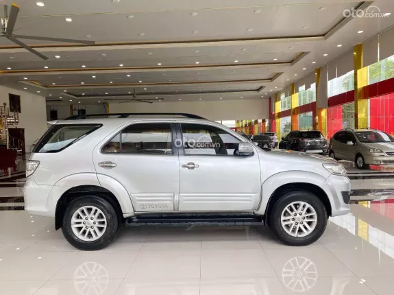 Toyota Fortuner 2.7 V 4X4 AT 2013 - SUV 7 chỗ cực đẹp, máy xăng cực khỏe, keo chỉ Zin tuyệt đối