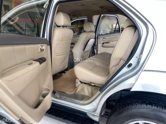 Toyota Fortuner 2.7 V 4X4 AT 2013 - SUV 7 chỗ cực đẹp, máy xăng cực khỏe, keo chỉ Zin tuyệt đối