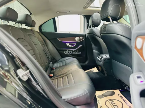 Mercedes-Benz C200 Exclusive 2020 - Bản FL có cửa sổ trời, zin nguyên keo chỉ
