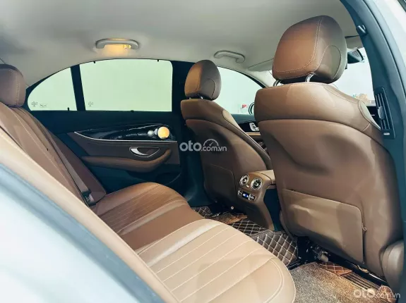 Mercedes-Benz E200 Exclusive 2021 - Chạy 2 vạn miles full lịch sử hãng