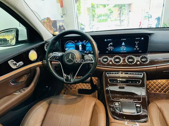 Mercedes-Benz E200 Exclusive 2021 - Chạy 2 vạn miles full lịch sử hãng