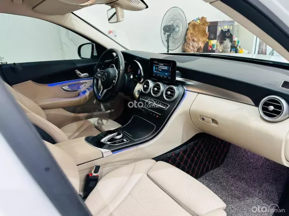 Mercedes-Benz C200 2019 - 920 triệu