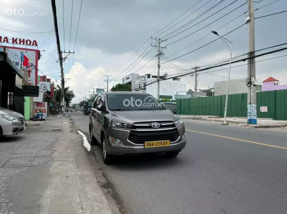 Toyota Innova 2.0E 2018 - Số sàn một chủ đi chuẩn 9 vạn kilomet