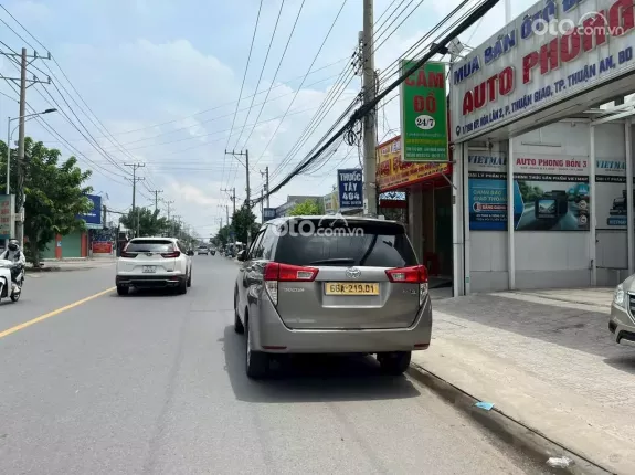 Toyota Innova 2.0E 2018 - Số sàn một chủ đi chuẩn 9 vạn kilomet