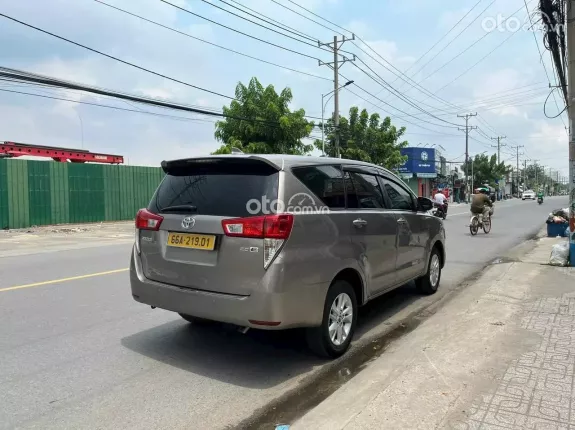 Toyota Innova 2.0E 2018 - Số sàn một chủ đi chuẩn 9 vạn kilomet