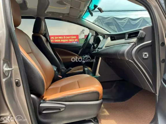 Toyota Innova 2.0E 2018 - Số sàn một chủ đi chuẩn 9 vạn kilomet