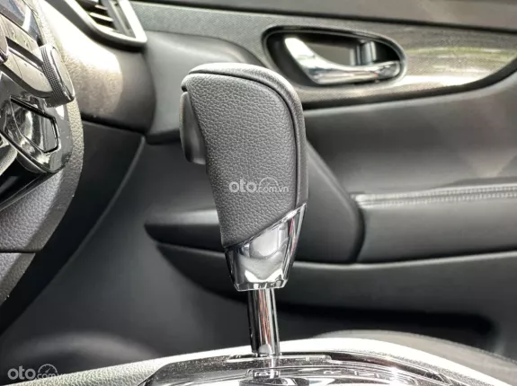 Nissan X trail 2.0 SL 2WD Premium 2017 - Giá tốt giao ngay, hỗ trợ test hãng, hỗ trợ trả góp lãi suất ưu đãi