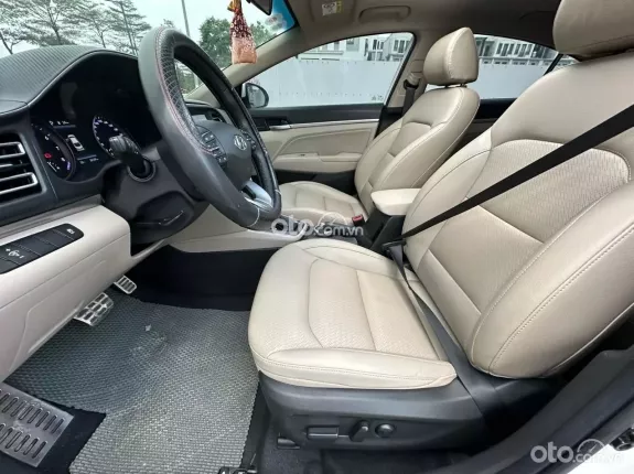 Hyundai Elantra 2.0 AT Cao cấp 2020 - Huyndai Elantra 2.0 AT 2020