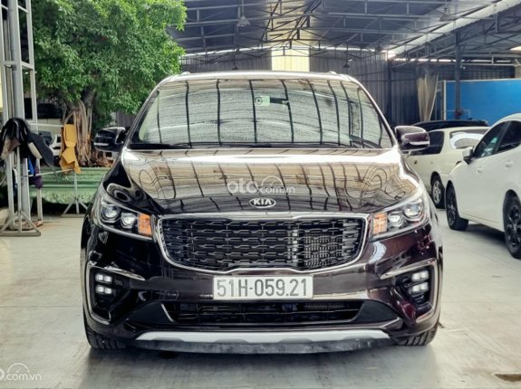 Kia Sedona 2.2 Platinum D 2019 - Bản full dầu cao nhất, chạy đúng 64.000km màu nâu, hỗ trợ góp