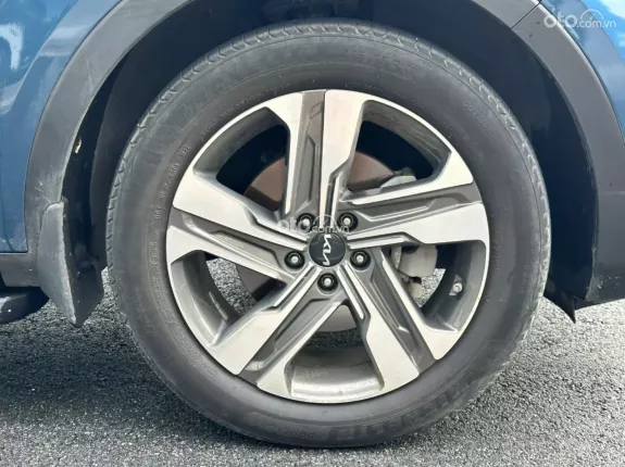 Kia Sorento 2.2 DAT Premium 2022 - Sơn zin cả xe