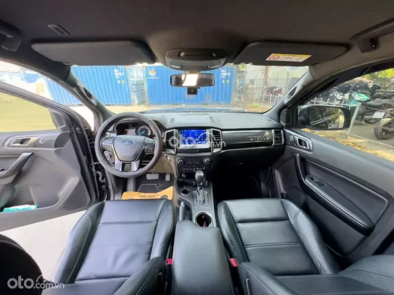 Ford Everest Titanium 2.0 AT 4x2 2020 - Màu đen biển thành phố có xuất hóa đơn